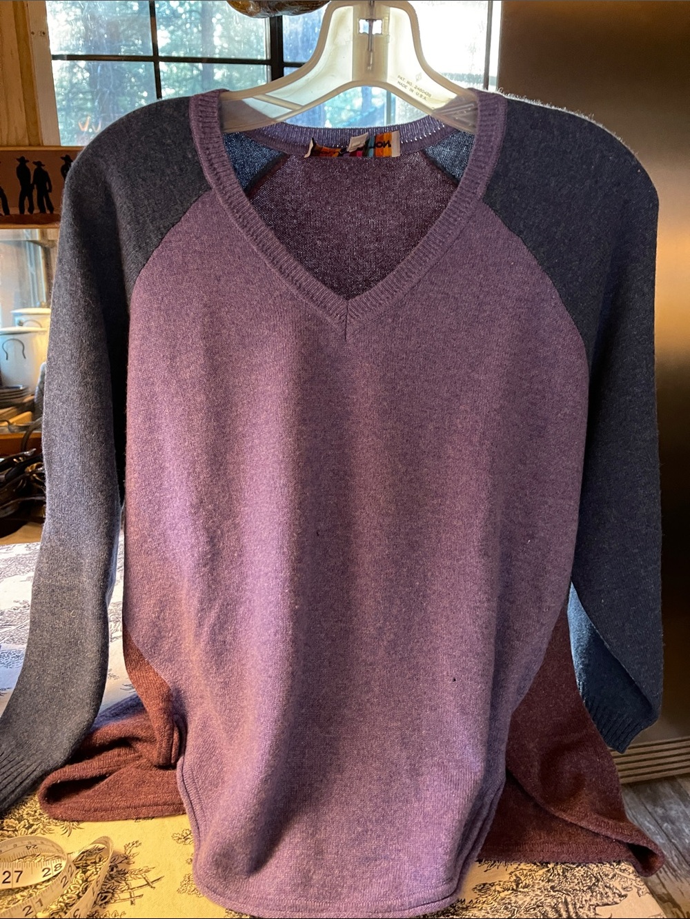 Color block 100%cashmere v neck sweater XS